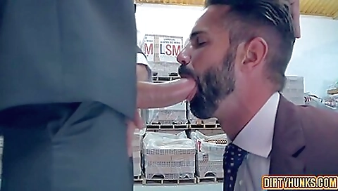 Suckoldoor collideorto servant charms & cum on face