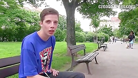 Cute chick fucks her wet cunt