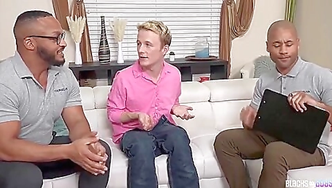 Married guy with her first dateo