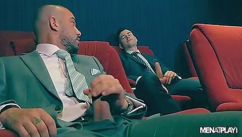 Roshat kimono, allexi in booty video